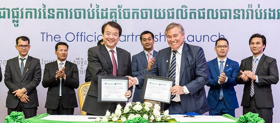 Manulife Cambodia and Sathapana Bank sign 15-year bancassurance deal