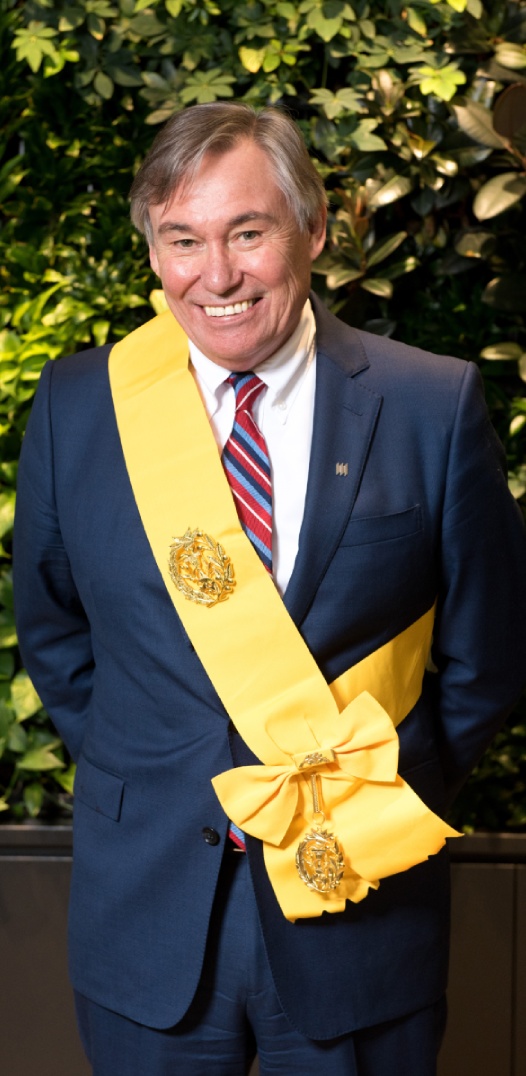 Manulife Cambodia Chairman Robert Elliott honoured by King of Cambodia for services to the insurance sector and to Cambodia