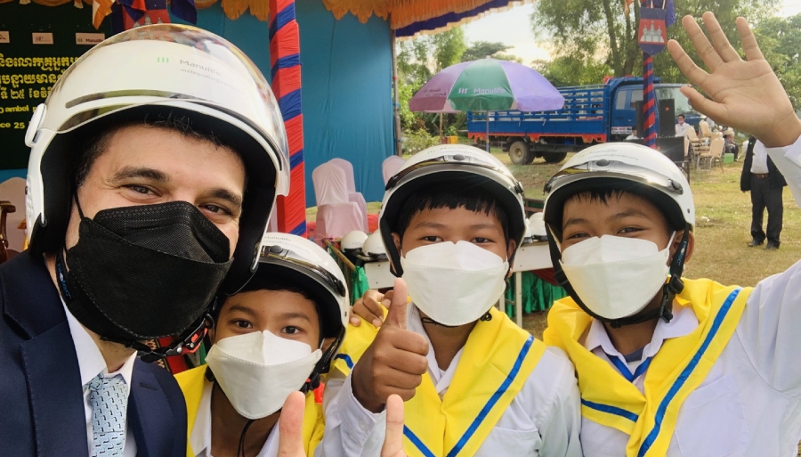 Manulife Cambodia and AIP Foundation provide road safety protection and education to Cambodia’s most vulnerable communities in Banteay Meanchey