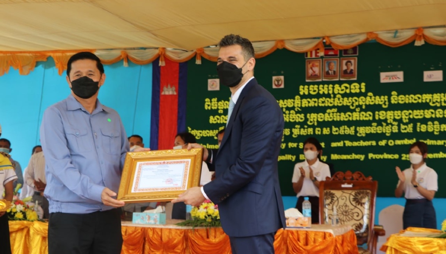 Manulife Cambodia and AIP Foundation provide road safety protection and education to Cambodia’s most vulnerable communities in Banteay Meanchey