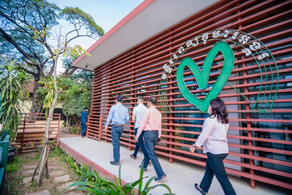 Manulife Cambodia donates US$110,244 to Angkor Hospital for Children