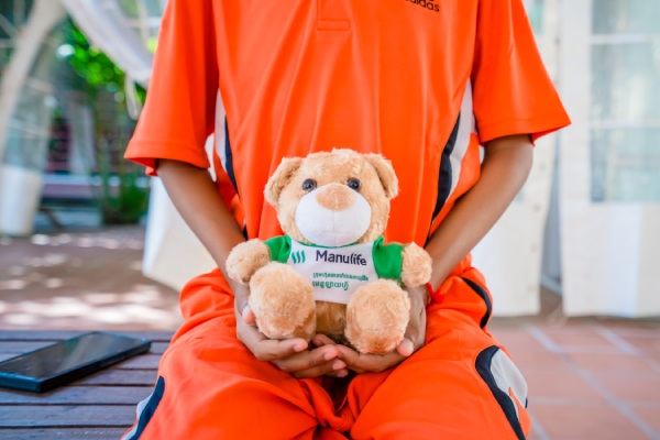 Manulife Cambodia donates US$110,244 to Angkor Hospital for Children